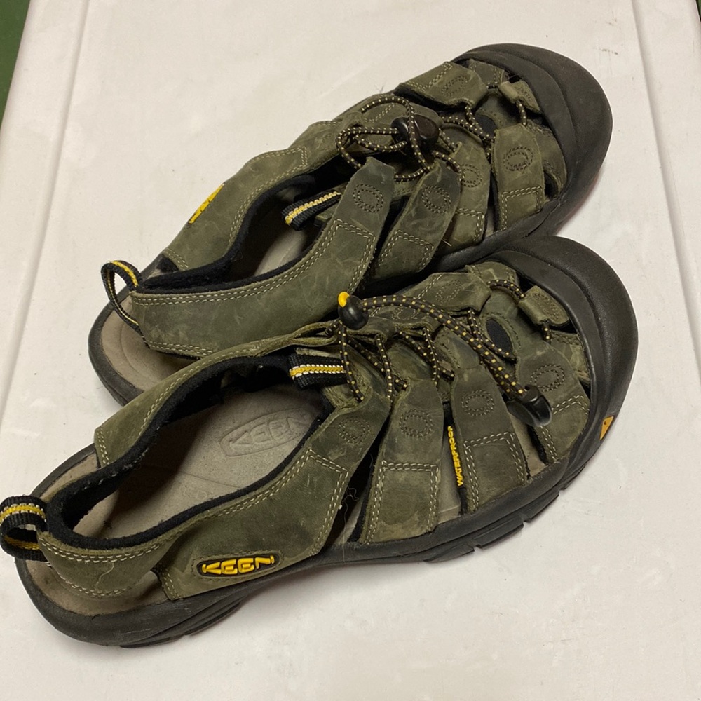 Keen sandles Sz 10, green
